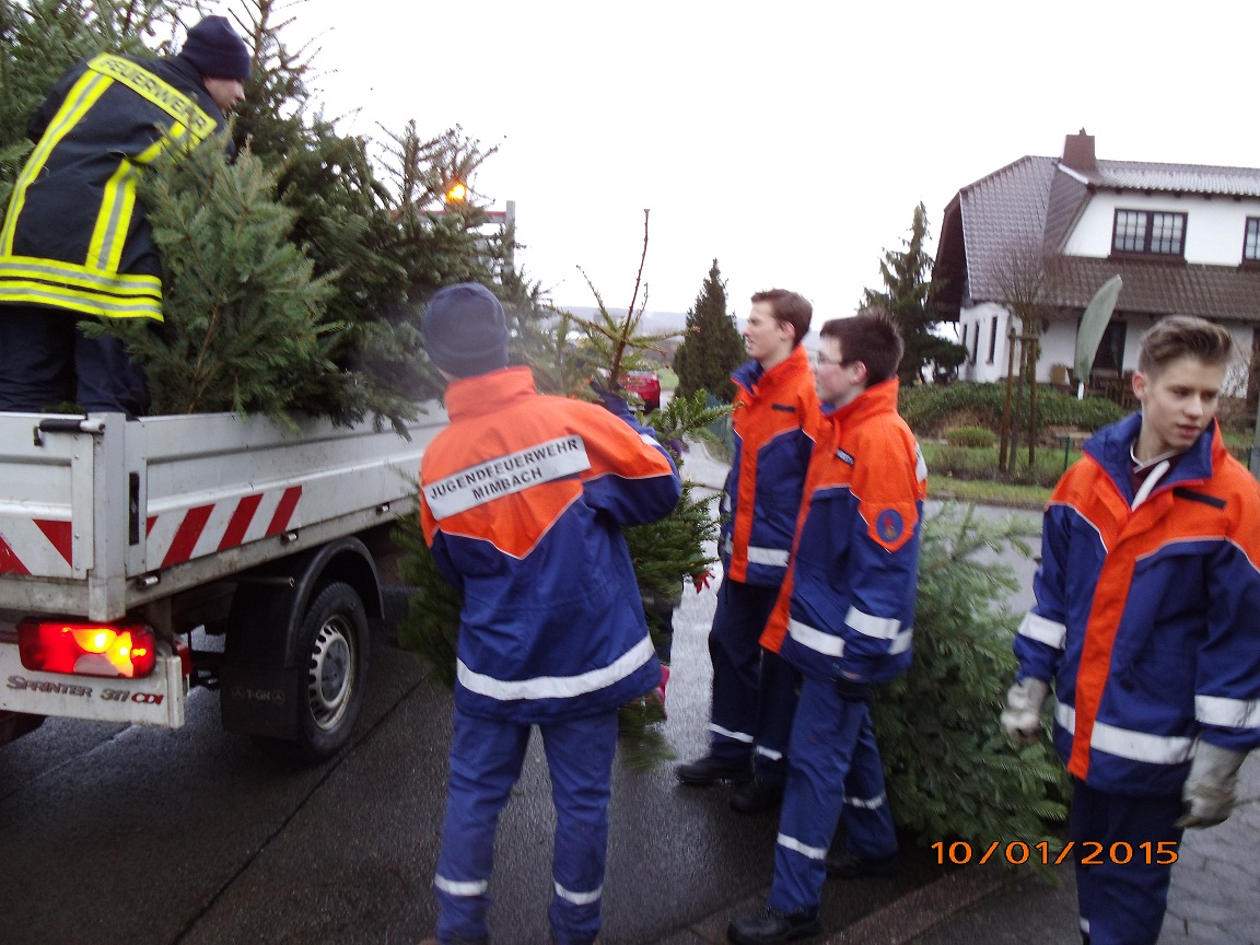 Jugendfeuerwehr Mimbach sammelt Christbäume ein