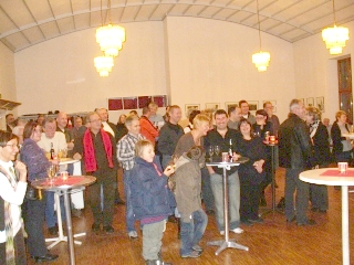 Zuhörer im MC-Heim